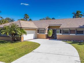 5720 W Waterford Dr, Davie FL 33331