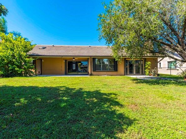 5720 W Waterford Dr, Davie FL 33331