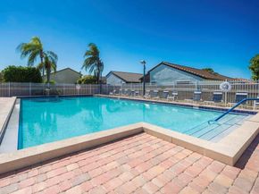 5720 W Waterford Dr, Davie FL 33331