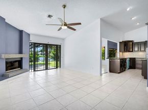 5720 W Waterford Dr, Davie FL 33331