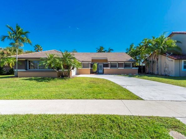 5720 W Waterford Dr, Davie FL 33331