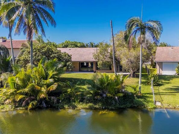 5720 W Waterford Dr, Davie FL 33331