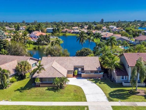 5720 W Waterford Dr, Davie FL 33331