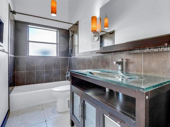 5720 W Waterford Dr, Davie FL 33331