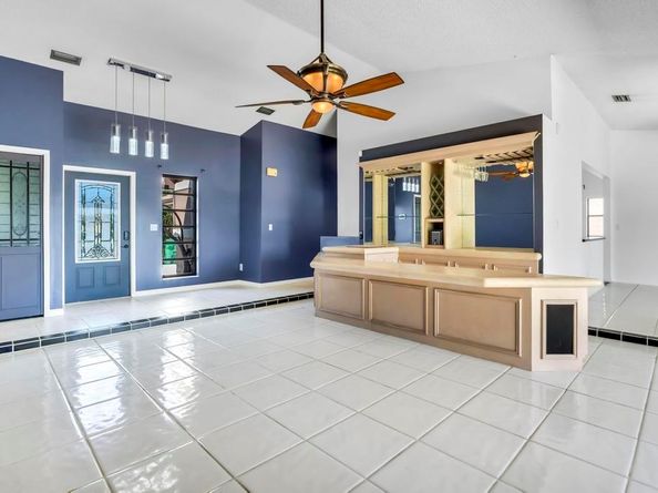 5720 W Waterford Dr, Davie FL 33331