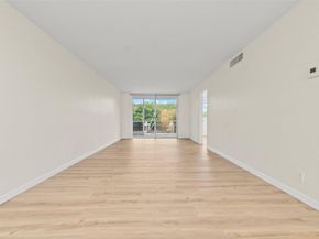 689 NE 6th Court 1090, Boynton Beach FL 33435