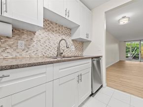 689 NE 6th Court 1090, Boynton Beach FL 33435