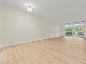 689 NE 6th Court 1090, Boynton Beach FL 33435