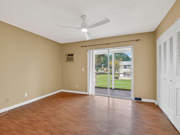 265 Windsor L, West Palm Beach FL 33417