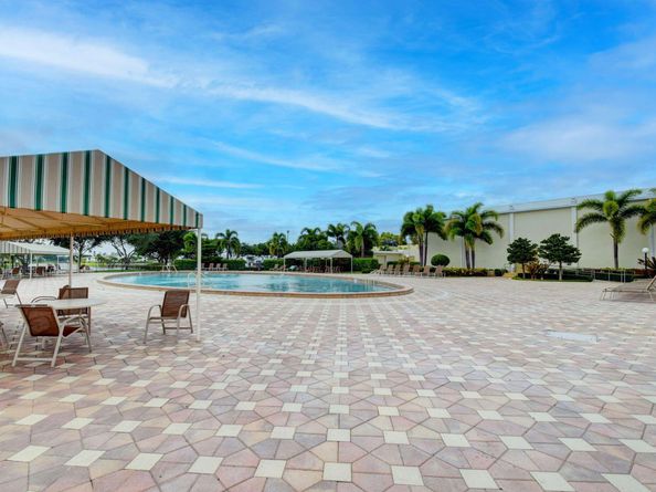 265 Windsor L, West Palm Beach FL 33417