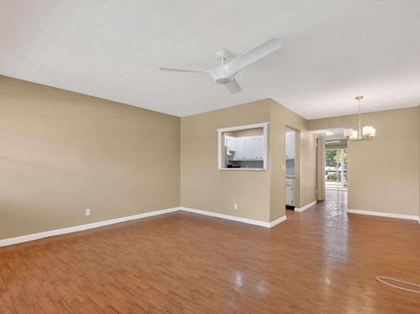 265 Windsor L, West Palm Beach FL 33417