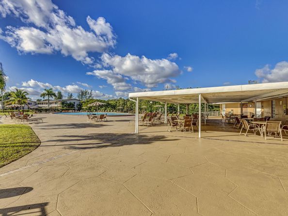 265 Windsor L, West Palm Beach FL 33417