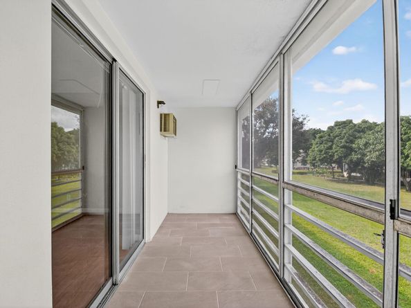 265 Windsor L, West Palm Beach FL 33417