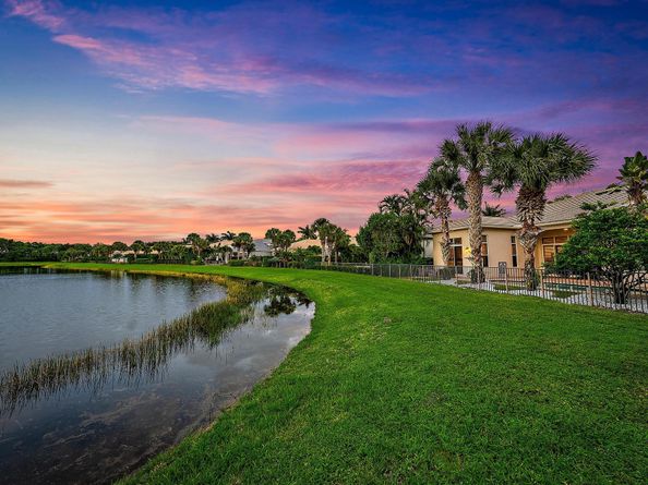 101 Dalena Way, Palm Beach Gardens FL 33418