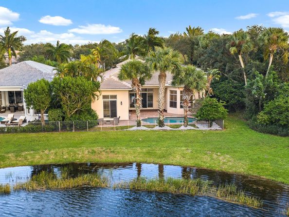 101 Dalena Way, Palm Beach Gardens FL 33418