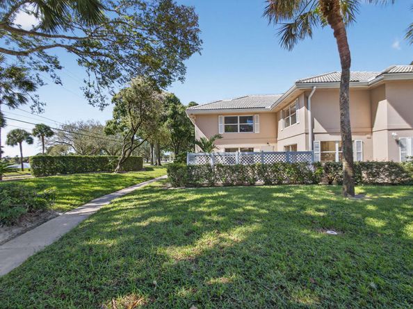 3103 Kingston Court, West Palm Beach FL 33409