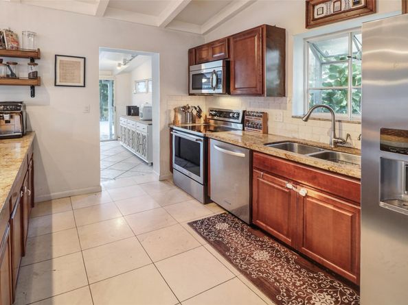 2625 E Gulfstream Ln, Fort Lauderdale FL 33312