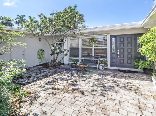 2625 E Gulfstream Ln, Fort Lauderdale FL 33312