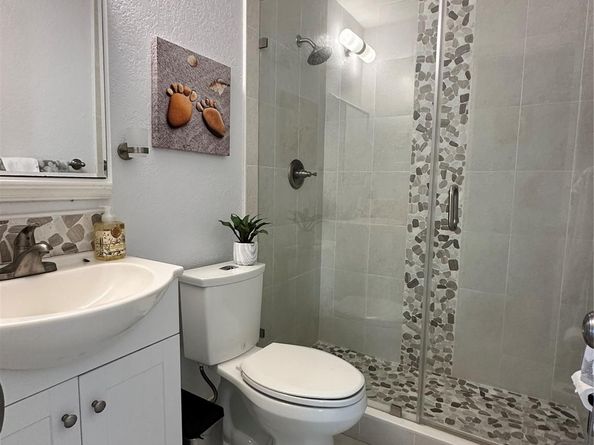 9208 NW 80th St, Tamarac FL 33321