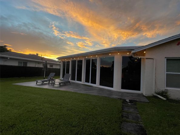 9208 NW 80th St, Tamarac FL 33321