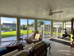 9208 NW 80th St, Tamarac FL 33321