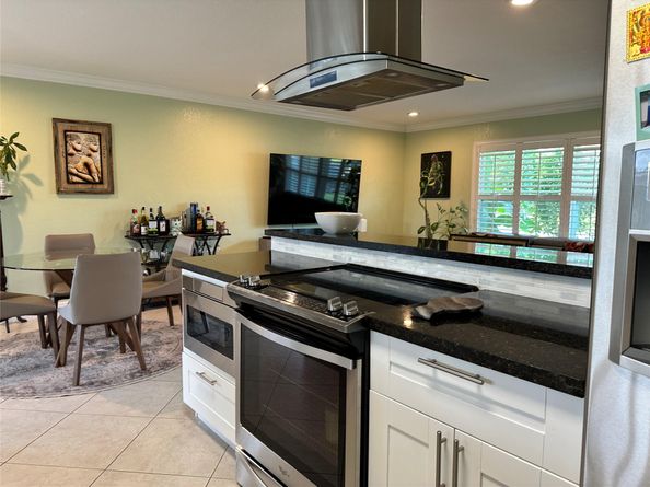 9208 NW 80th St, Tamarac FL 33321