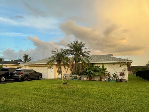 9208 NW 80th St, Tamarac FL 33321