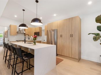 1080 E Country Club Cir