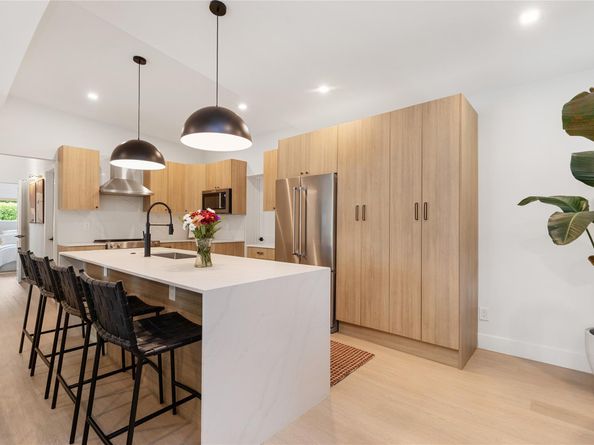 1080 E Country Club Cir, Plantation FL 33317