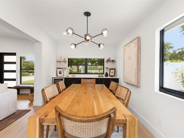 1080 E Country Club Cir, Plantation FL 33317