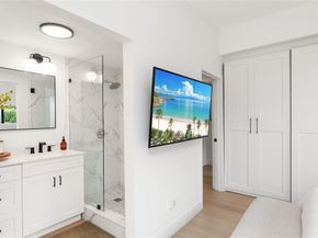 1080 E Country Club Cir, Plantation FL 33317