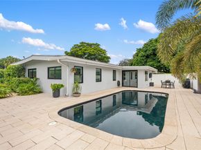 1080 E Country Club Cir, Plantation FL 33317