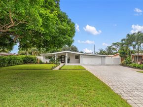 1080 E Country Club Cir, Plantation FL 33317