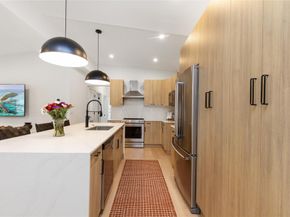 1080 E Country Club Cir, Plantation FL 33317