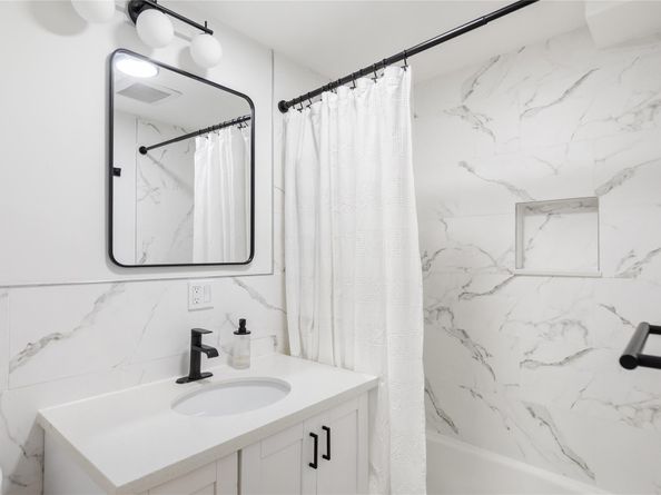 1080 E Country Club Cir, Plantation FL 33317