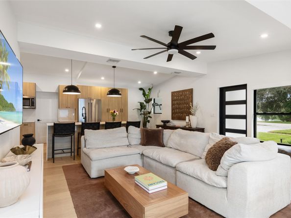 1080 E Country Club Cir, Plantation FL 33317