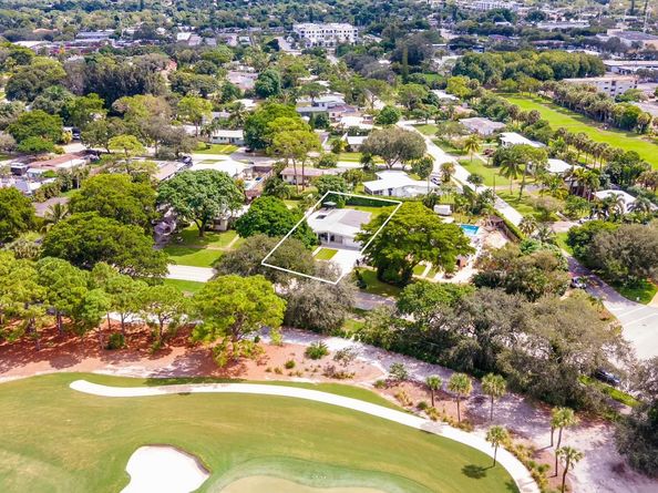 1080 E Country Club Cir, Plantation FL 33317