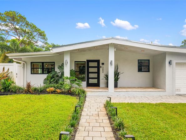 1080 E Country Club Cir, Plantation FL 33317