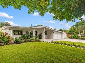 1080 E Country Club Cir, Plantation FL 33317