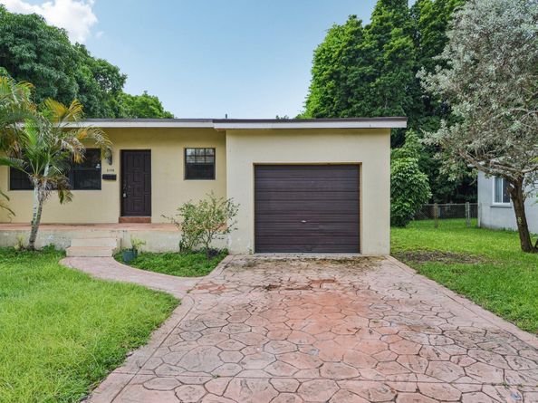 2708 Adams St, Hollywood FL 33020