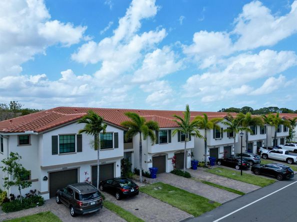 6011 Woods Edge Circle, Palm Beach Gardens FL 33410