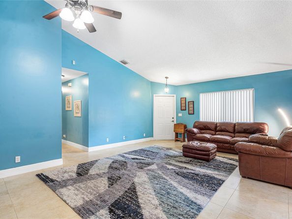1443 Banyan Cir, Pompano Beach FL 33069