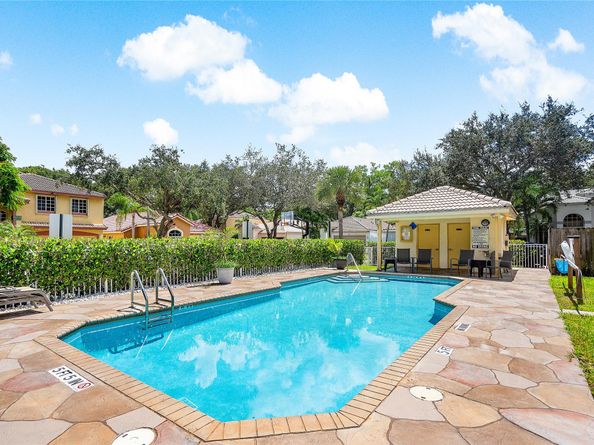 1443 Banyan Cir, Pompano Beach FL 33069