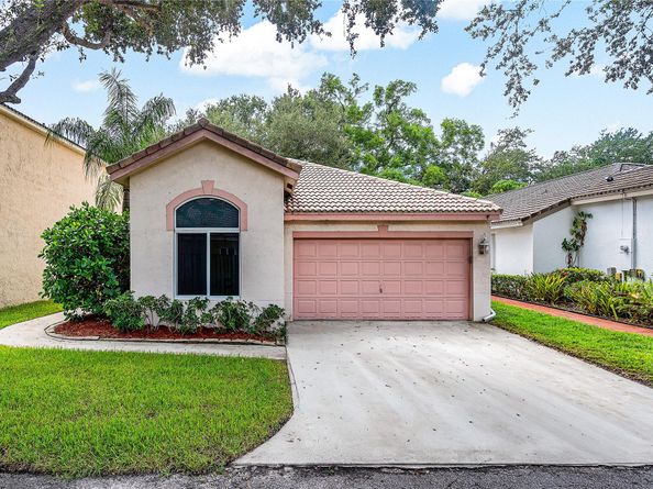 1443 Banyan Cir, Pompano Beach FL 33069