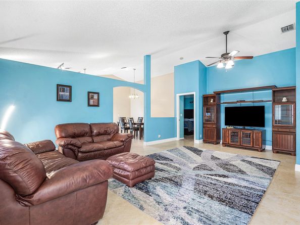 1443 Banyan Cir, Pompano Beach FL 33069