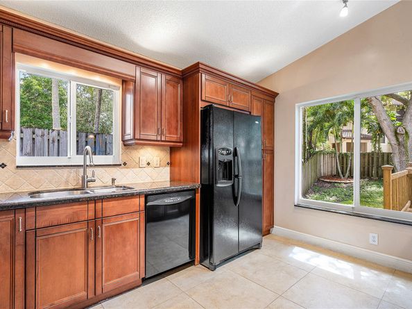 1443 Banyan Cir, Pompano Beach FL 33069