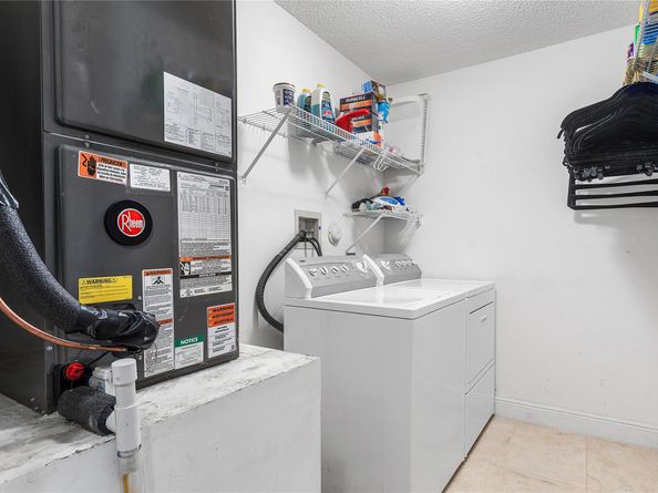 1443 Banyan Cir, Pompano Beach FL 33069