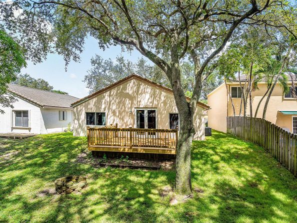 1443 Banyan Cir, Pompano Beach FL 33069