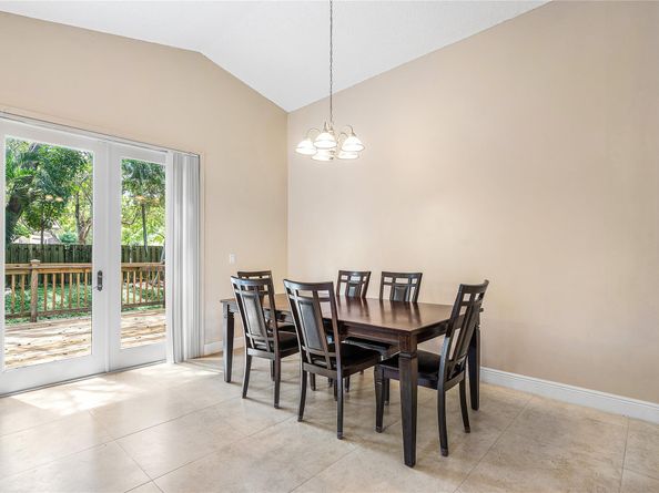 1443 Banyan Cir, Pompano Beach FL 33069