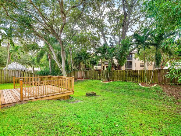 1443 Banyan Cir, Pompano Beach FL 33069